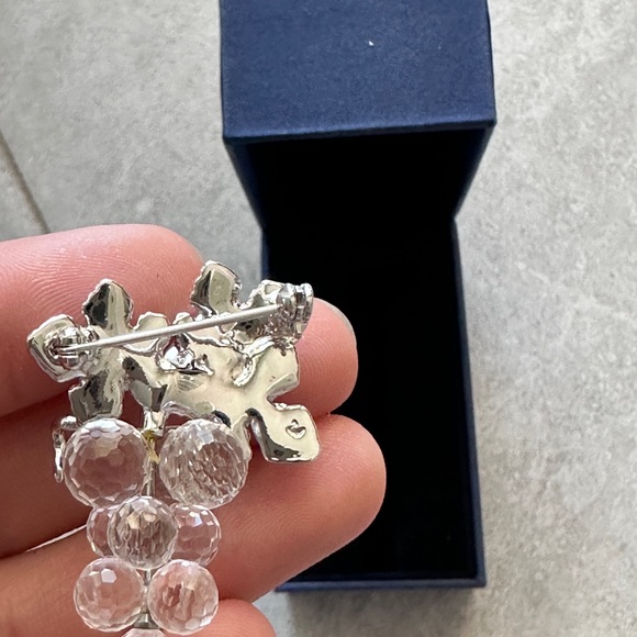 Moving Sale | Swarovski brooch pin transparent grape excellent in original box - Picture 9 of 14